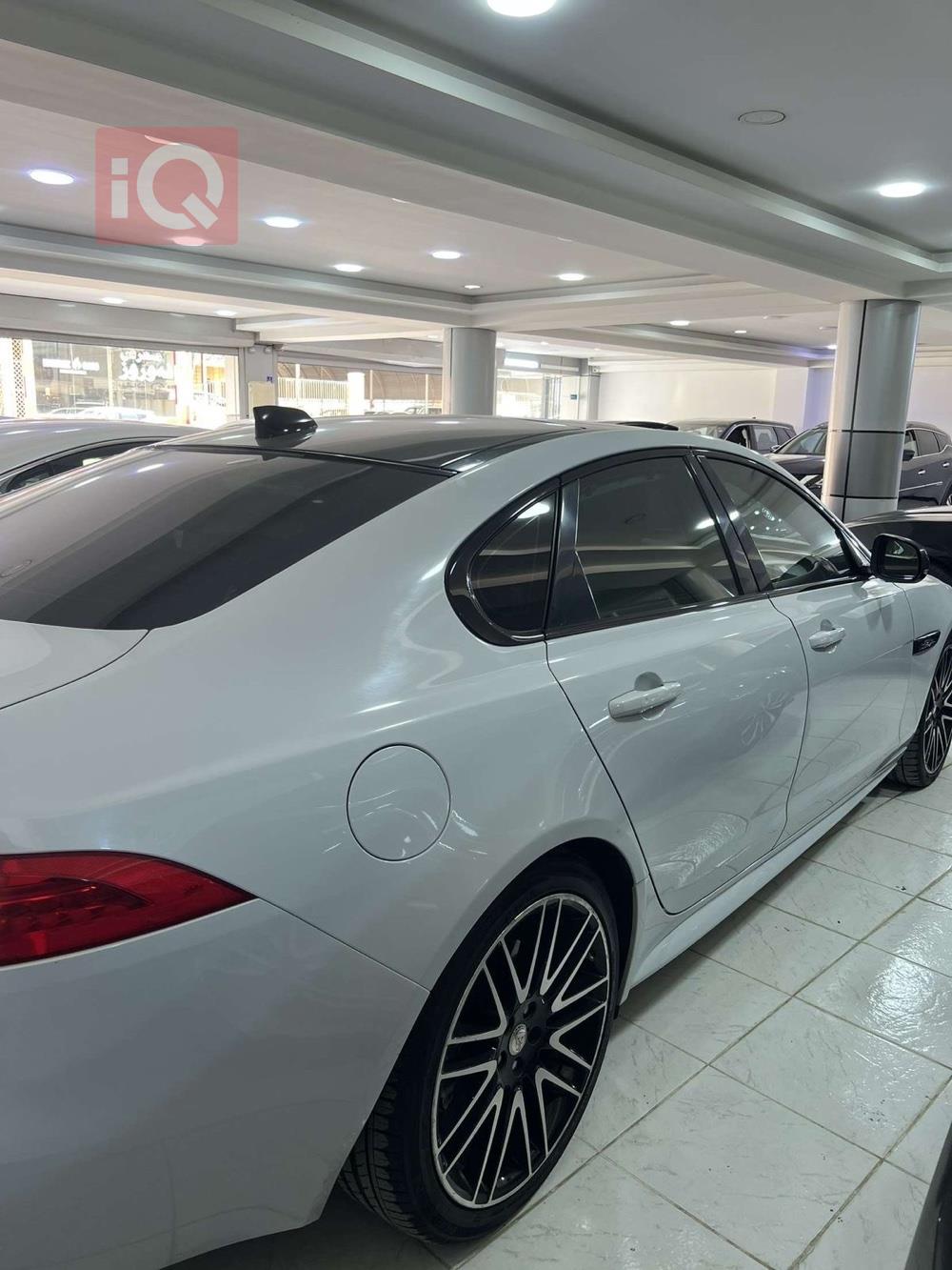 جاكوار XF